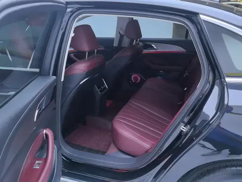 2024 Hongqi H5 с пробегом 24 000 км