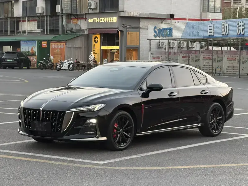 2025 Hongqi H6 с пробегом 2 700 км