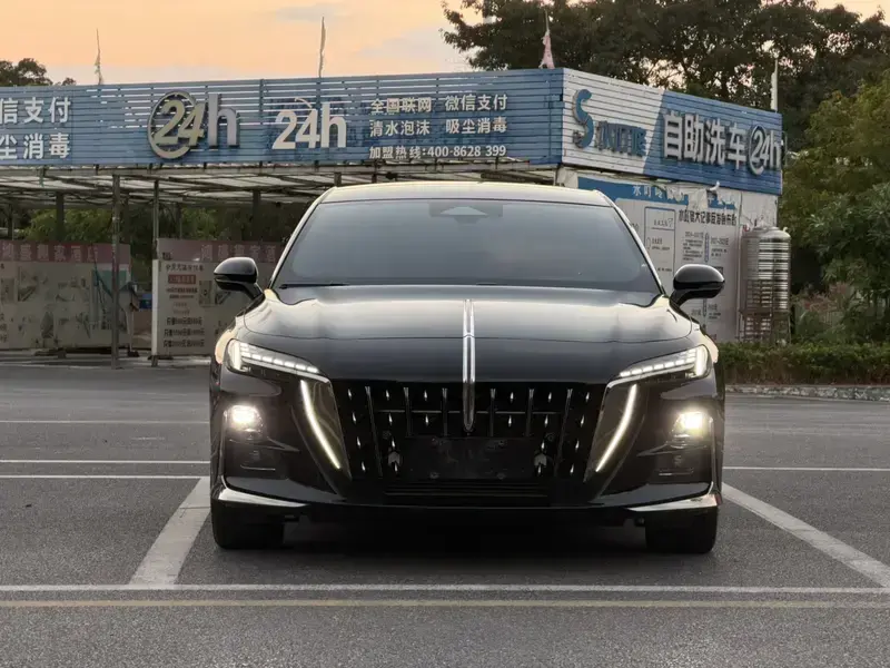 2025 Hongqi H6 с пробегом 2 700 км
