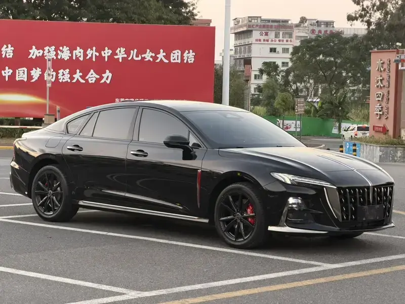 2025 Hongqi H6 с пробегом 2 700 км