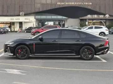 2025 Hongqi H6 с пробегом 2 700 км