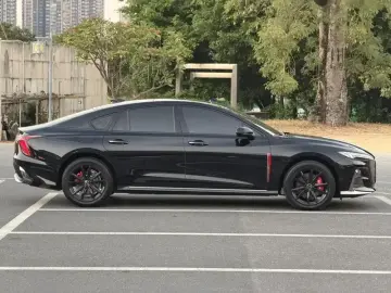2025 Hongqi H6 с пробегом 2 700 км