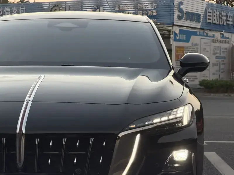 2025 Hongqi H6 с пробегом 2 700 км
