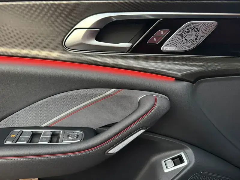 2025 Hongqi H6 с пробегом 2 700 км