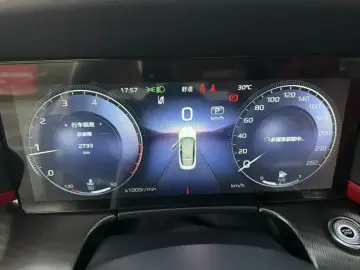 2025 Hongqi H6 с пробегом 2 700 км