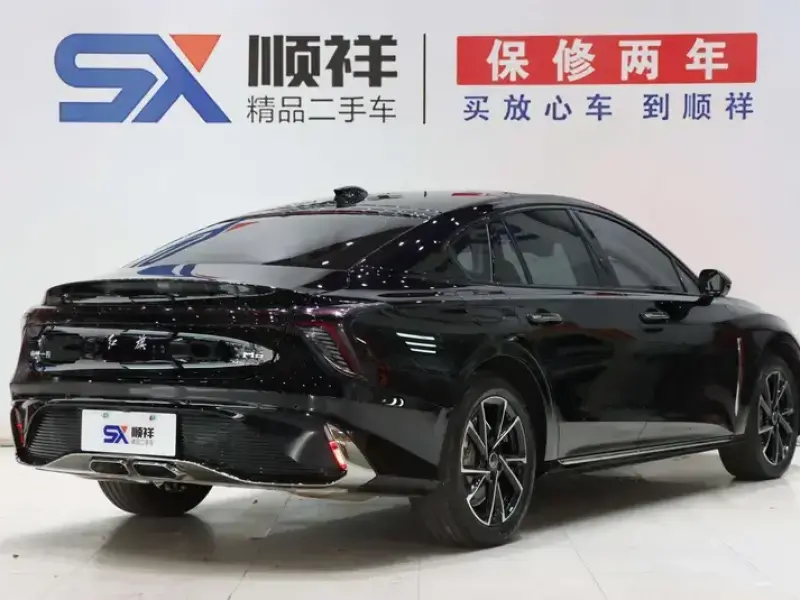 2025 Hongqi H6 с пробегом 15 000 км