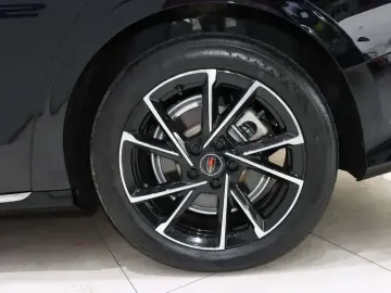 2025 Hongqi H6 с пробегом 15 000 км