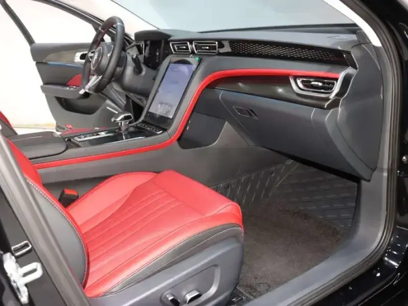 2025 Hongqi H6 с пробегом 15 000 км