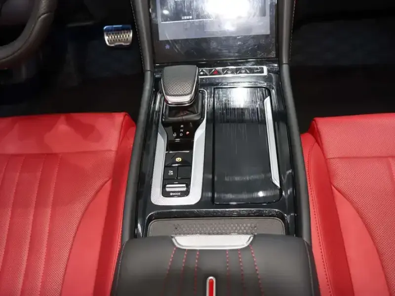 2025 Hongqi H6 с пробегом 15 000 км