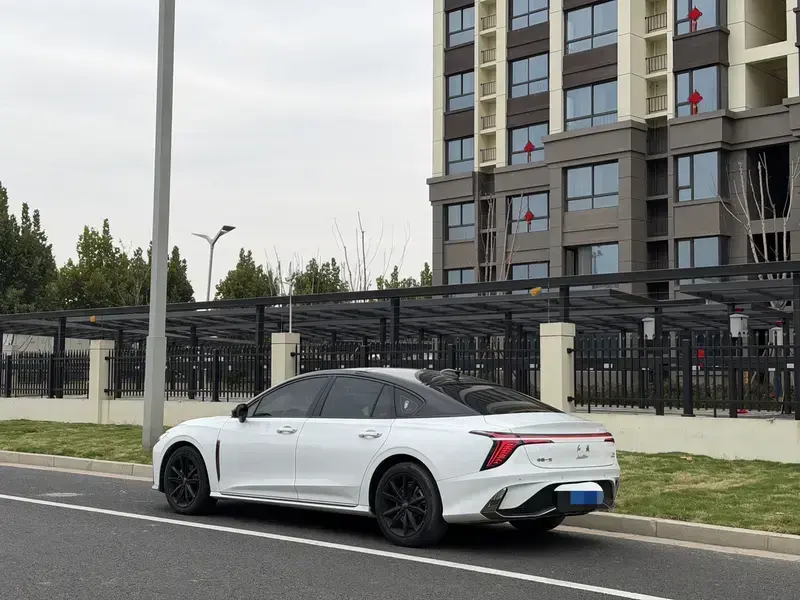 2024 Hongqi H6 с пробегом 23 000 км