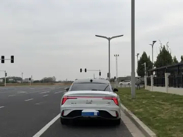 2024 Hongqi H6 с пробегом 23 000 км