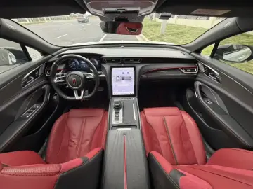 2024 Hongqi H6 с пробегом 23 000 км