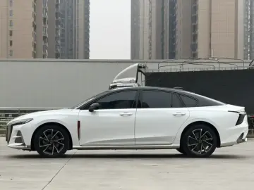 2025 Hongqi H6 с пробегом 30 000 км