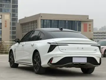 2025 Hongqi H6 с пробегом 30 000 км