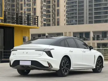 2025 Hongqi H6 с пробегом 30 000 км