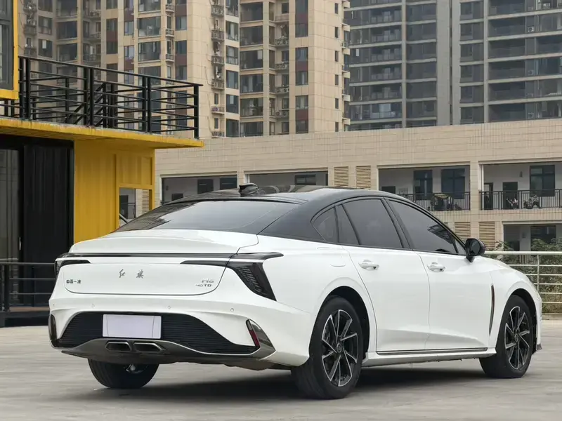 2025 Hongqi H6 с пробегом 30 000 км