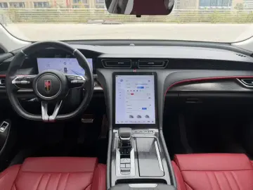 2025 Hongqi H6 с пробегом 30 000 км