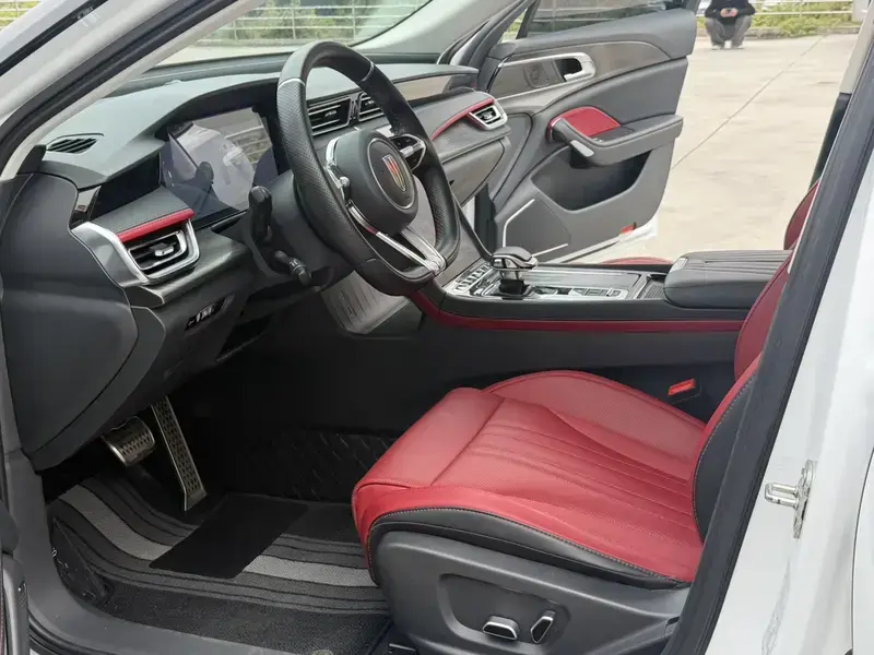 2025 Hongqi H6 с пробегом 30 000 км