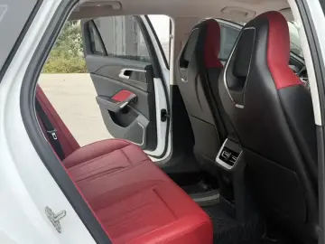 2025 Hongqi H6 с пробегом 30 000 км