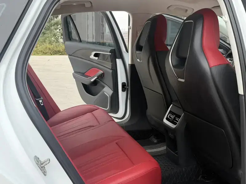 2025 Hongqi H6 с пробегом 30 000 км