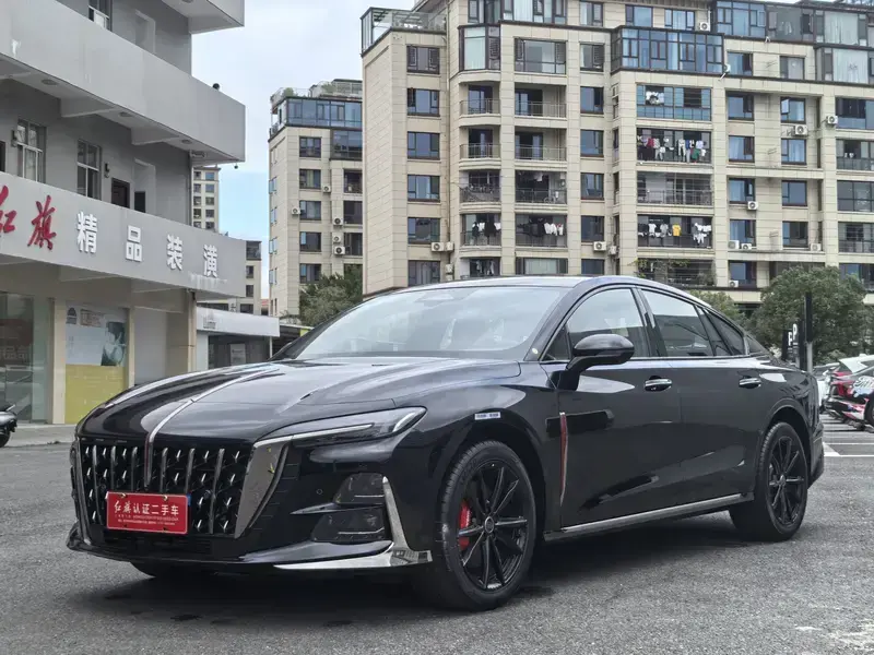 2025 Hongqi H6 с пробегом 200 км
