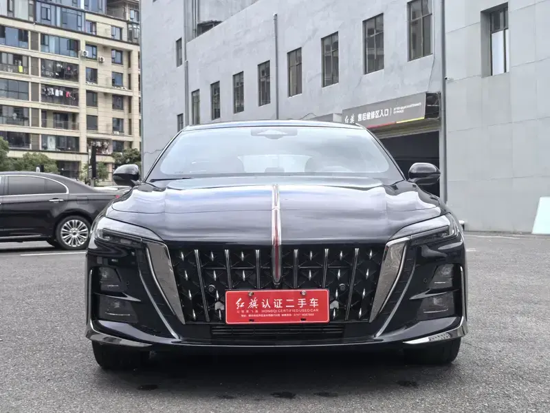 2025 Hongqi H6 с пробегом 200 км