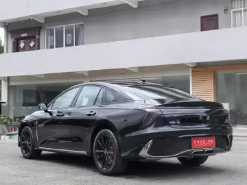 2025 Hongqi H6 с пробегом 200 км