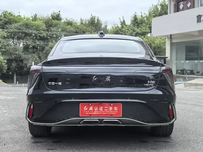 2025 Hongqi H6 с пробегом 200 км