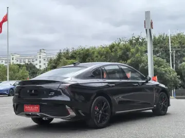 2025 Hongqi H6 с пробегом 200 км