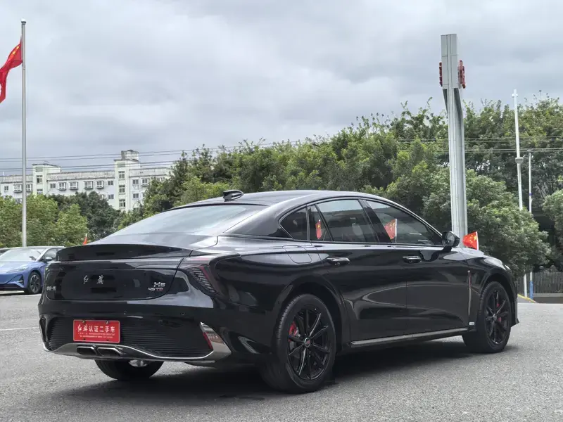 2025 Hongqi H6 с пробегом 200 км