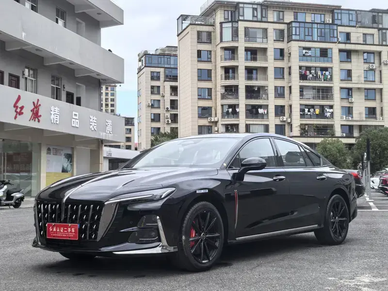 2025 Hongqi H6 с пробегом 200 км
