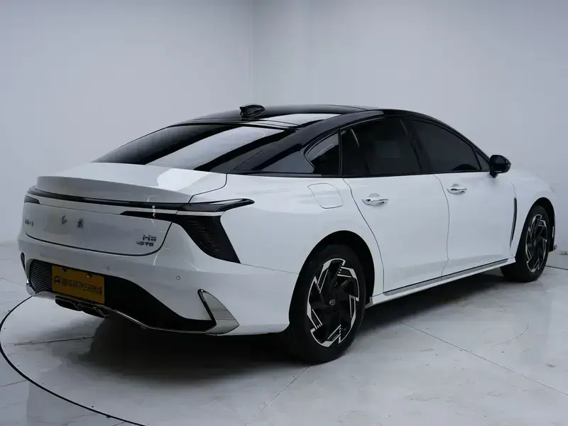 2023 Hongqi H6 с пробегом 25 600 км