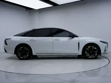 2023 Hongqi H6 с пробегом 25 600 км