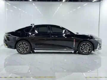 2024 Hongqi H6 с пробегом 8 400 км