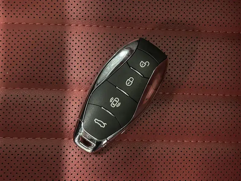 2024 Hongqi H6 с пробегом 8 400 км
