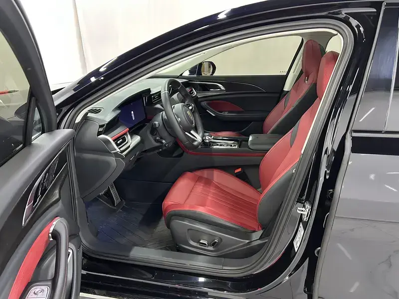 2024 Hongqi H6 с пробегом 8 400 км