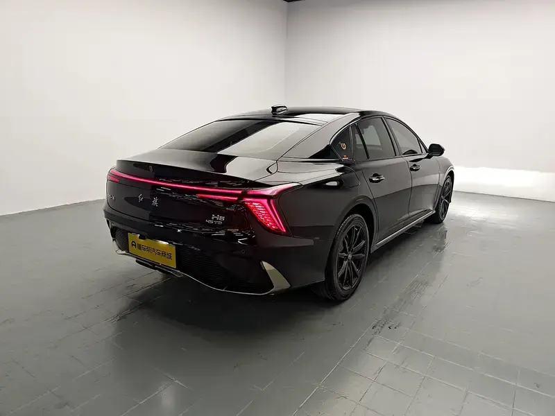 2023 Hongqi H6 с пробегом 21 400 км
