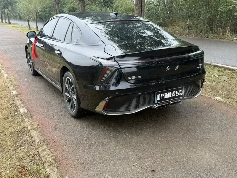 2024 Hongqi H6 с пробегом 7 400 км
