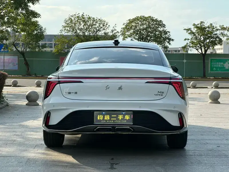 2024 Hongqi H6 с пробегом 21 000 км
