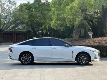 2024 Hongqi H6 с пробегом 21 000 км