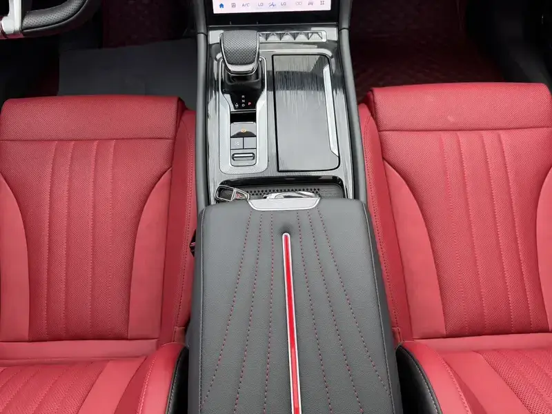 2024 Hongqi H6 с пробегом 21 000 км
