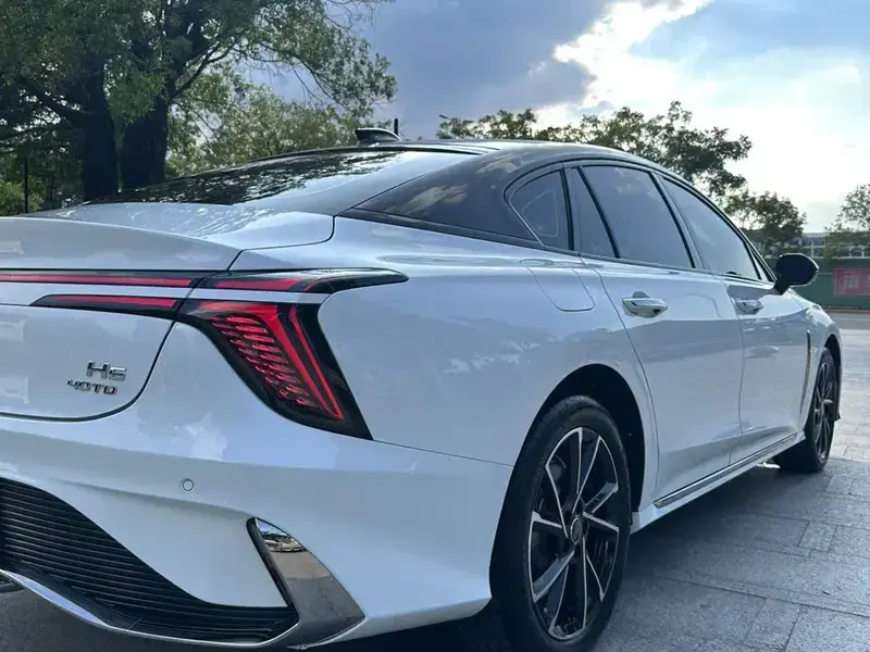 2024 Hongqi H6 с пробегом 21 000 км
