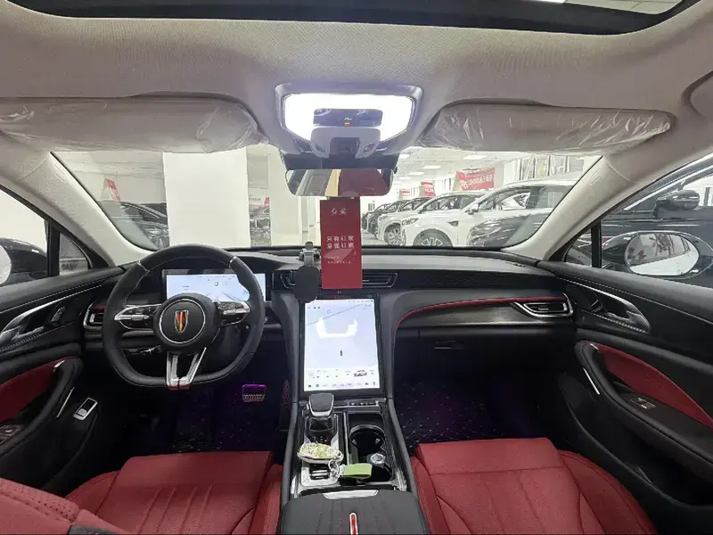 2025 Hongqi H6 с пробегом 600 км