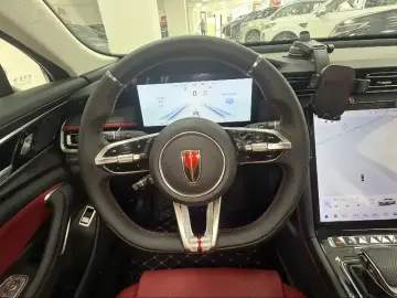 2025 Hongqi H6 с пробегом 600 км