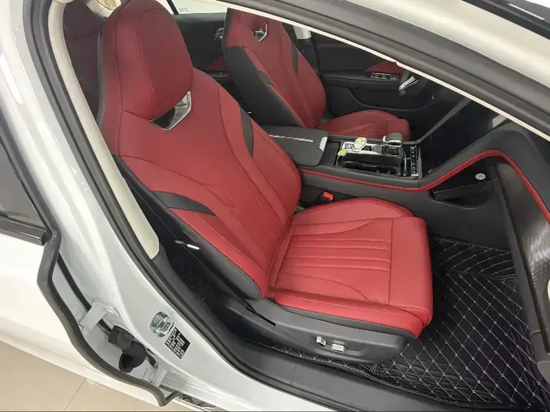 2025 Hongqi H6 с пробегом 600 км