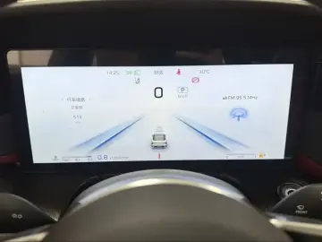 2025 Hongqi H6 с пробегом 600 км