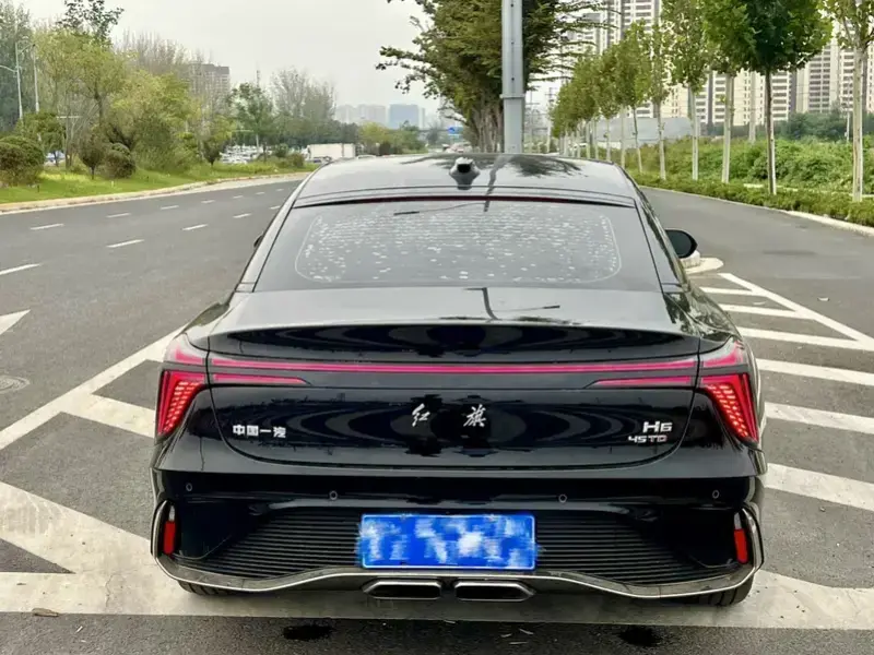 2025 Hongqi H6 с пробегом 7 400 км