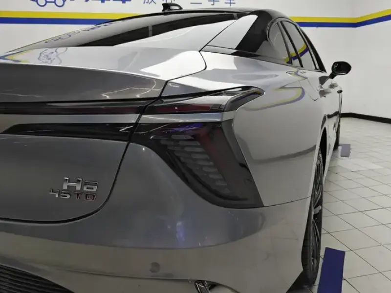 2025 Hongqi H6 с пробегом 32 000 км