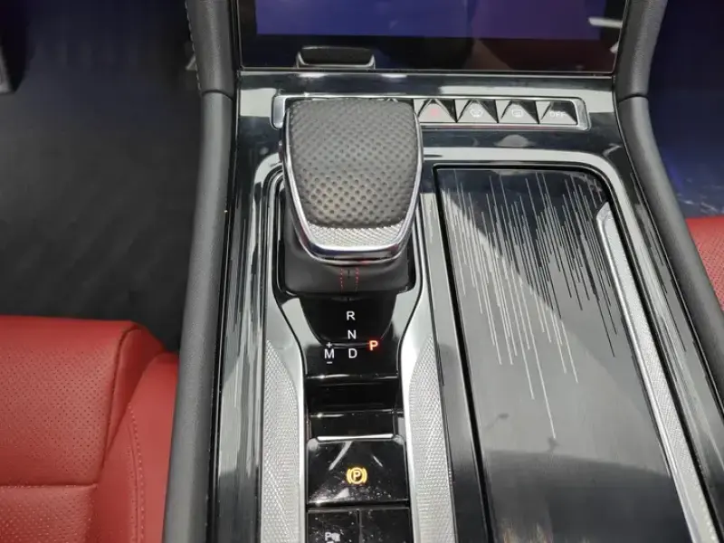 2025 Hongqi H6 с пробегом 32 000 км