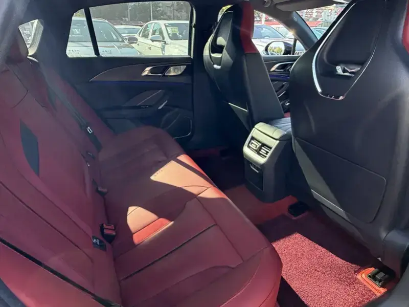 2024 Hongqi H6 с пробегом 23 600 км